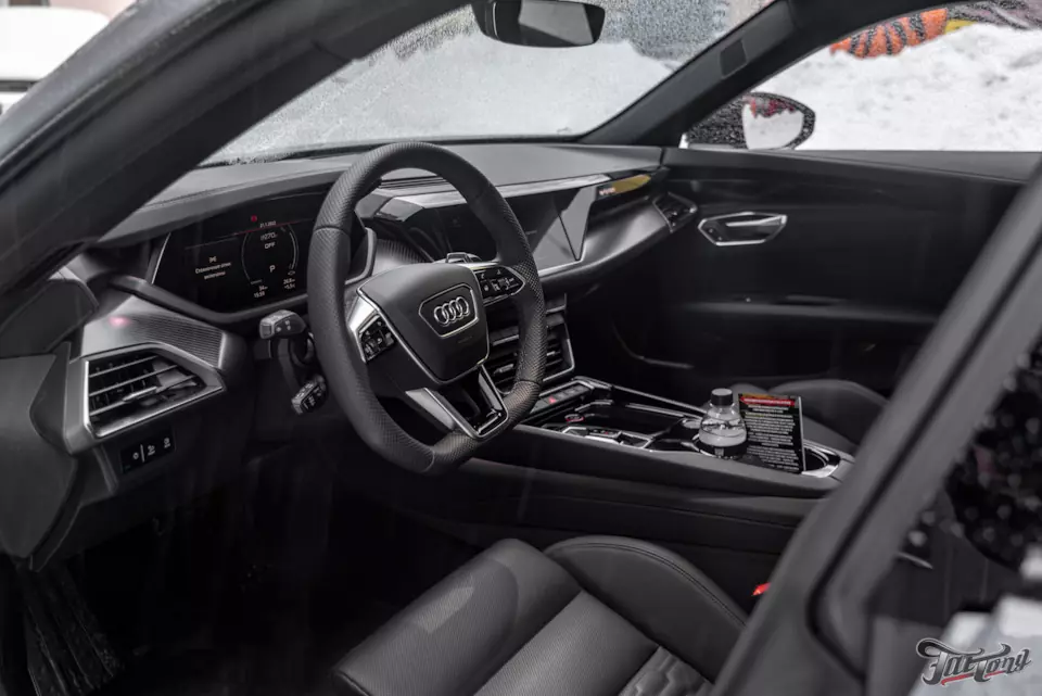 Audi E-tron GT. Оклейка в полиуретан и шумоизоляция салона!
